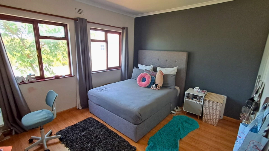 5 Bedroom Property for Sale in Bergsig Western Cape